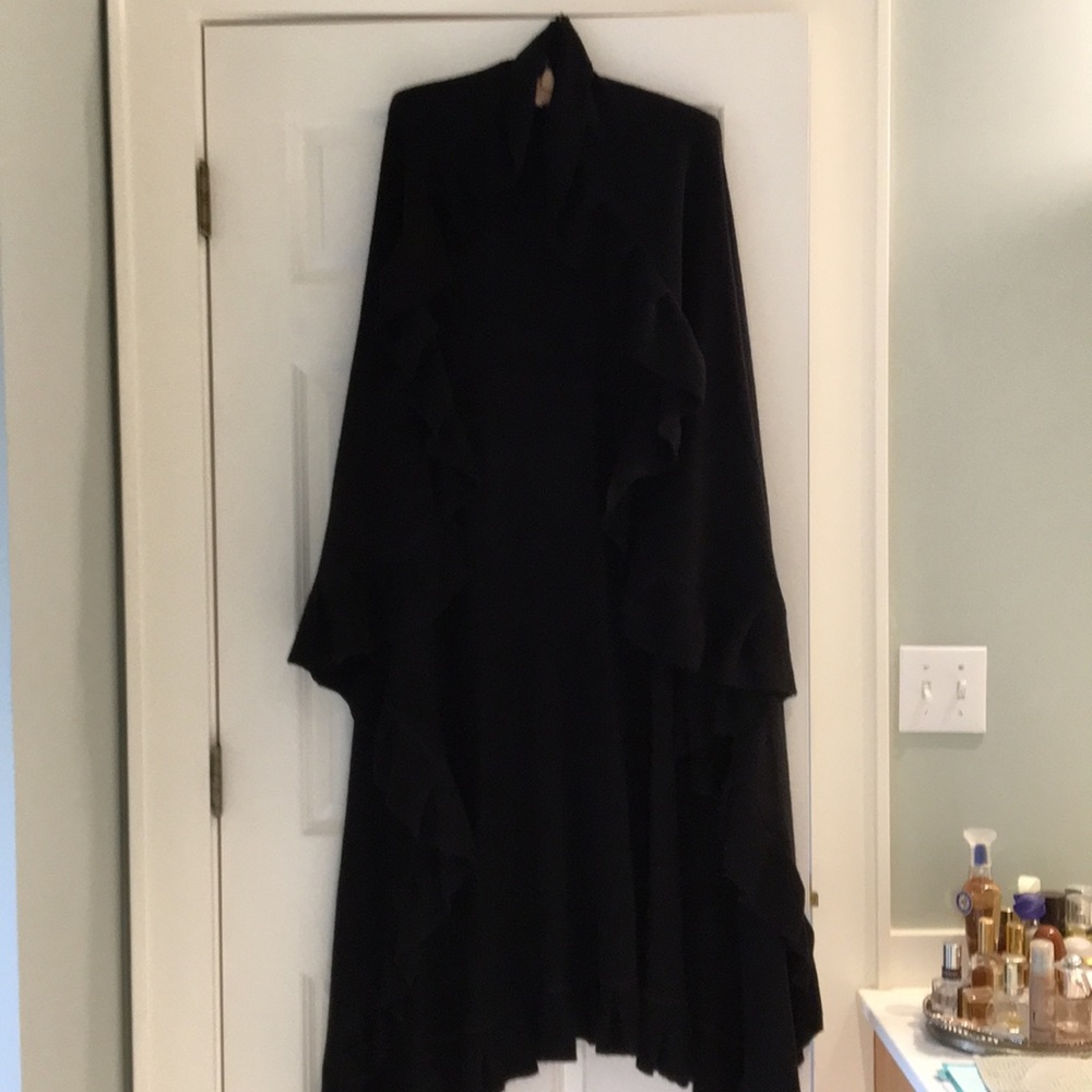 Gorgeous Soft Versatile Wrap With Ruffled Edges. - image 1